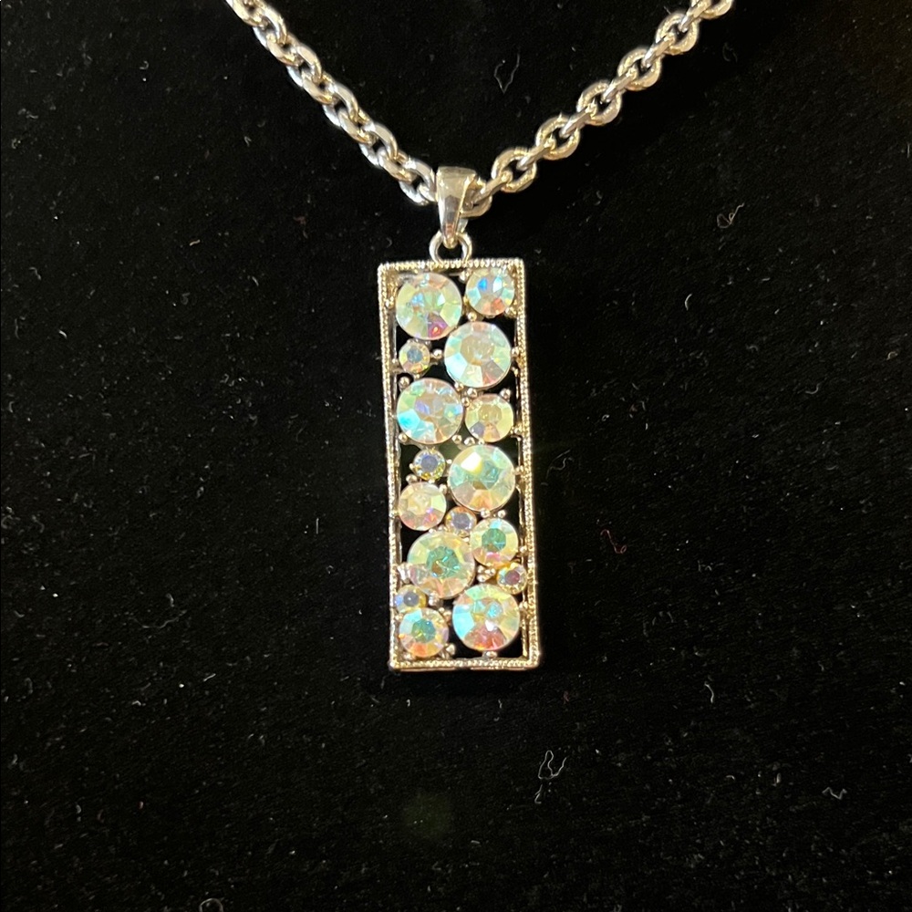 Beautiful sparkling bar necklace